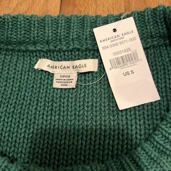 NWT AEO cropped sweater - Picture 2 of 4